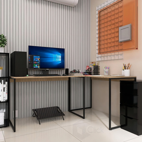 Escritorio de oficina color miel con estantes para trabajar