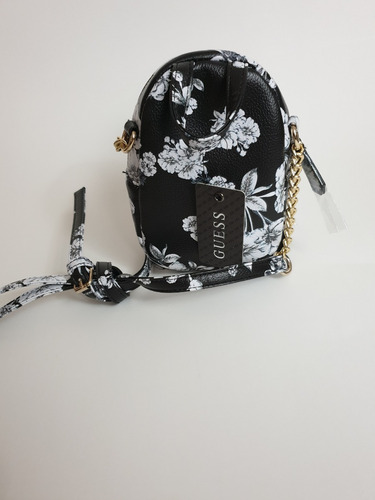 Imagen 4 de 5 de Mini Mochila Guess Original Black White Floral Evan