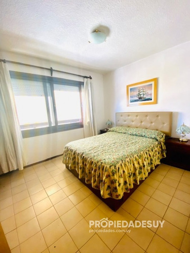 Apartamento Con Vista Al Mar De 1 Dorm. Playa Mansa, Punta Del Este- Ref: 806