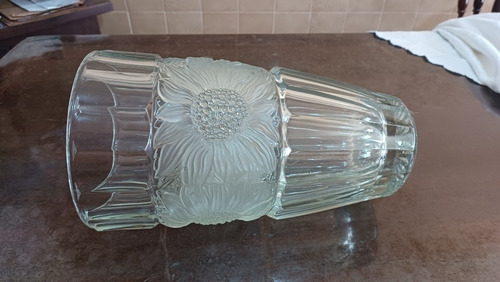 Grande Vaso De Mesa Em Cristal Trabalhado (Usado)
