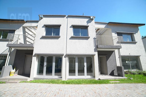 Imagen 7 de 30 de Hermoso Dúplex En Mármol - 2 Dormitorios