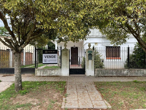 Imagen 1 de 30 de Casa Tres Ambientes Con Parque Y Piscina
