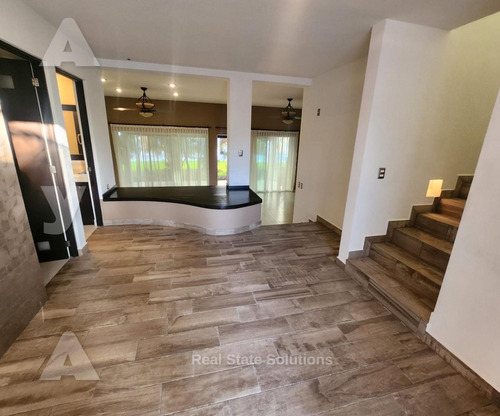 Casa En Venta, 4 Recámaras, 2 Niveles, La Vista, El Table, C