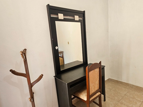 Habitación Funcional Y Bien Ubicada