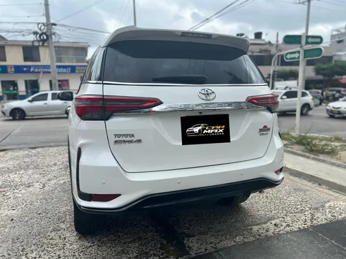 Toyota Fortuner 2.4 Turbo Diesel Motor : 2.4 Modelo : 2020
