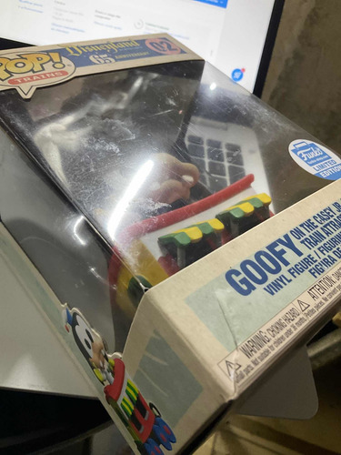 Funko Pop! Goofy On The Train Funko Shop #02 Detalle Caja A (Usado)