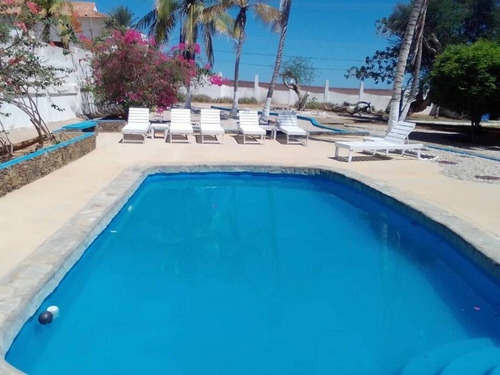 Imagen 1 de 4 de Johanna Castillo Vende Hotel En Playa El Yaque 