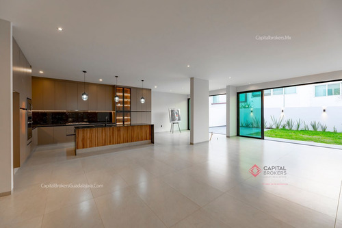 Casa Nueva De Lujo Con Sótano En Venta Villa Verona