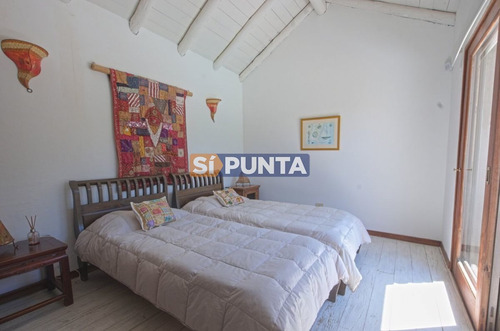 Imagen 20 de 30 de Casa En Venta De 4 Dormitorios En Punta Piedras A Metros Del Mar