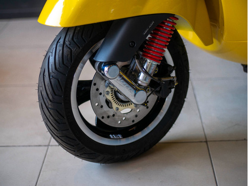 Vespa Gts 300 Super 2023 Amarilla Entrega Hoy