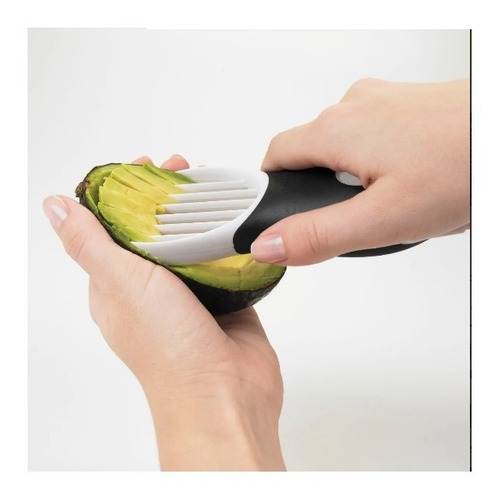 Imagen 1 de 5 de Cortador Palta Oxo 3 En 1 Saca Carozo Corta Rodajas Palermo