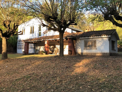 Imagen 4 de 23 de Cabana, Unquillo, Casa Con Pileta, Cancha De Basquet, 1 Hectárea De Terreno