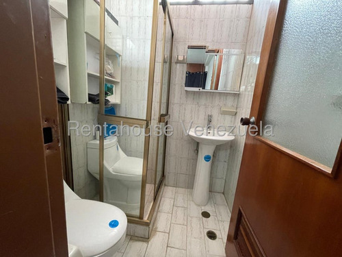 Cómoda Y Acogedora Casa De Múltiples Niveles En Venta Ubicada En La Trinidad 25-17807