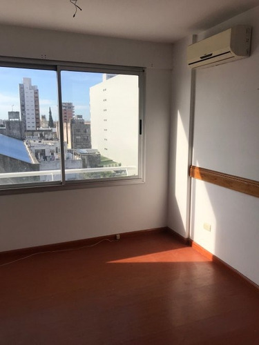 Oficina Con Cochera En Inmejorable Ubicación
