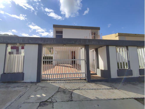 Maria Jose Castro Vende Casa Con Gran Potencial Para Actualizar En Urb. La Trigaleña Valencia Edo. Carabobo Sar-526
