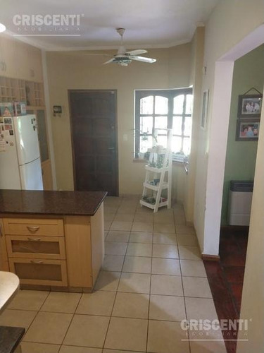 Imagen 16 de 30 de Casa En Zona Residencial De Fisherton 4 Dormitorios