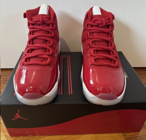 Nike Air Jordan 11 Retro Win Like 96 (Usado)