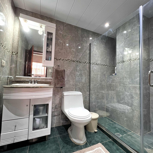 Amplio Townhouse De 3 Niveles En Residencias La Romanza