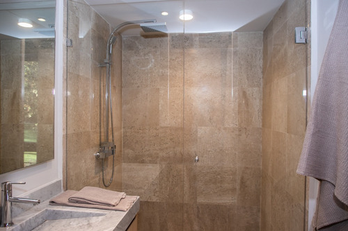 Imagen 11 de 25 de Fairway 5, Casa Amueblada De Lujo En Venta Con Vista Al Bosque
