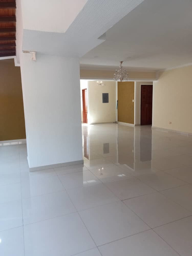 Imagen 3 de 13 de Penthouse En La Trigaleña Alta - 272 M - Para Remodelar