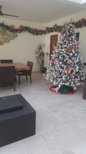 Casa En Venta En Jiutepec, Cocadas, Con Acceso Controlado, Alberca Y Loft Independiente.
