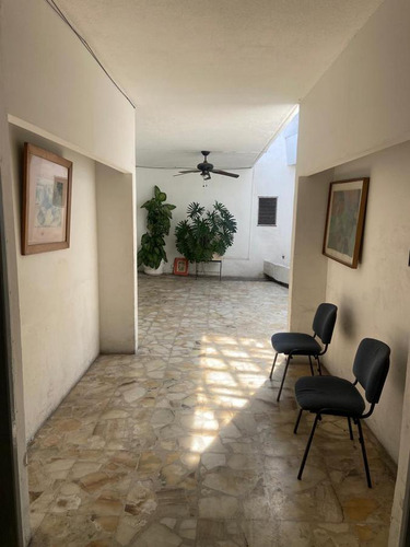 Edificio En Venta Con Uso De Suelo Comercial, A Solo Dos Cuadras Del Zócalo De Cuernavaca
