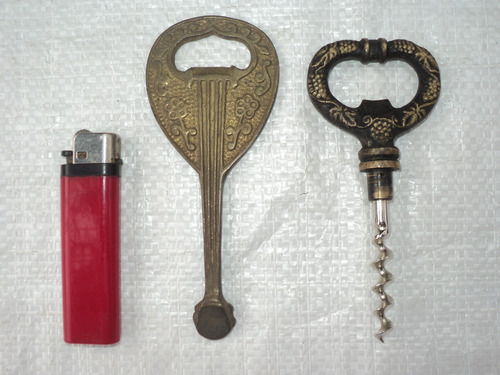 2 Destapadores Botellas Antiguos De Bronce. (Usado)