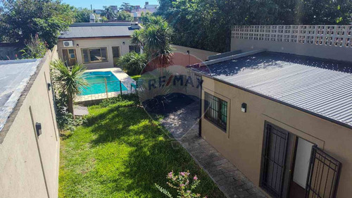 Venta 6 Amb Con Piscina Y Quincho - Campana Centro