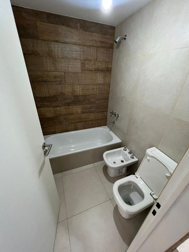 Duplex En Venta A Estrenar De 4 Ambientes Carlos Croce 990 (banfield)