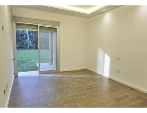 Casa De 3 Dormitorios Con Cochera, Galería Y Piscina
