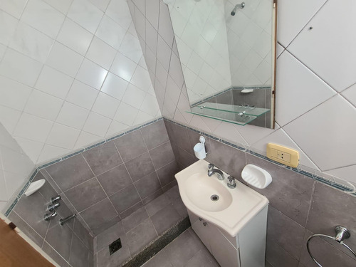 Departamento Al Frente. Alquiler. 2 Balcones. Parrillero Exclusivo. Pichincha