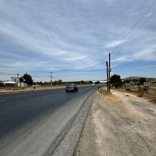 Terreno Sobre Carretera San Juan Del Río - Jalpan De Serra. Sup. 14,082.49 M2