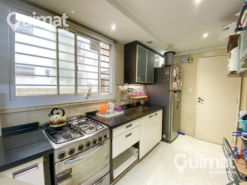 Imagen 6 de 21 de Once 4 Ambientes Baño Toilette Balcon Al Frente Cocina Y Baños Reciclados