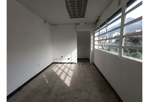 Oficina En Alquiler En La Urbina 150 Mts