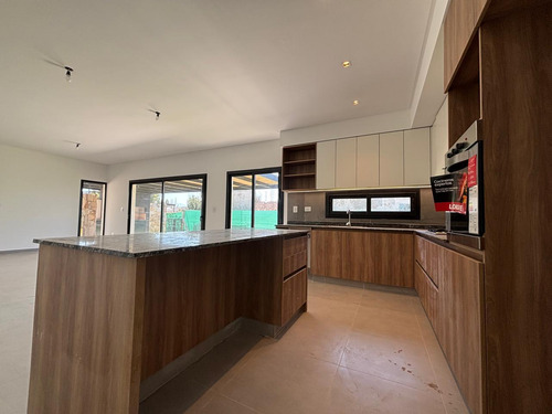 Casa En Venta En El Barrio Lar De Vieytes Iii