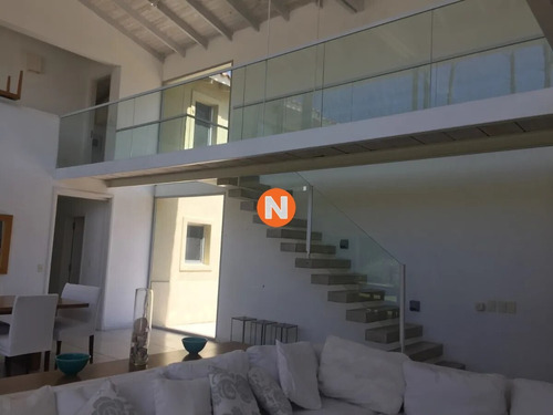 Venta Casa En Laguna Blanca, Manantiales 4 Dormitorios - Ref: 217025