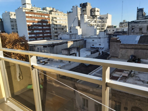 Imagen 2 de 18 de Muy Acogedor Apartamento Al Frente En Piso Alto. Con Balcón En Doble Orientación Este Y Sur Oeste