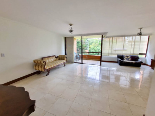 Apartamento En Arriendo Ubicado En El Poblado (23912).