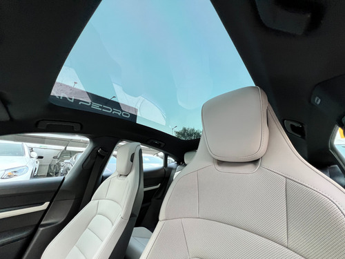 Porsche Taycan Base 2024