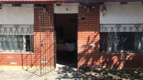 Casa Para Reciclar De 3 Ambientes Cochera Parque