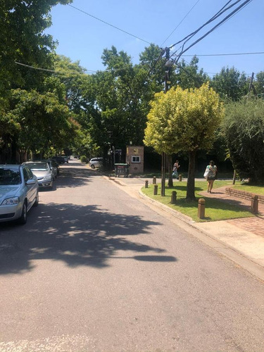 Imagen 4 de 4 de Casa En Venta 4 Ambientes Béccar Barriola Merced