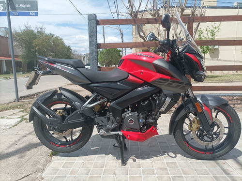 Imagen 1 de 6 de Bajaj Rousser Ns 200