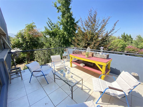 Casa En Venta De 5 Dorm. En Colina
