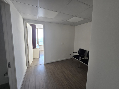 Oficina Semi Amoblada De 21 Mtrs2 Privado, Recepción Baño P9