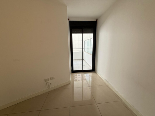 Departamento En Venta En Nueva Córdoba, 1 Dormitorio Con Balcón, Apto Credito, Desocupado
