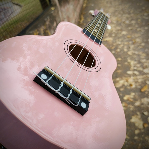 Imagen 3 de 9 de Ukelele Soprano Magma Rosa Brillante Con Funda