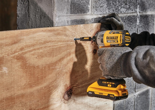 Atornillador Impacto 20v Xr Sin Carbones Caja Plástic Dewalt