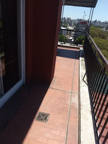 Tres Ambientes Con Balcones Frente Al Garrahan