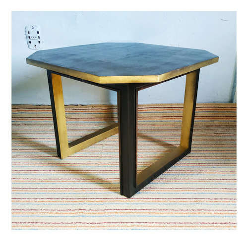 Mesa De Living De Madera Tapa Octogonal Negra Y Dorada 