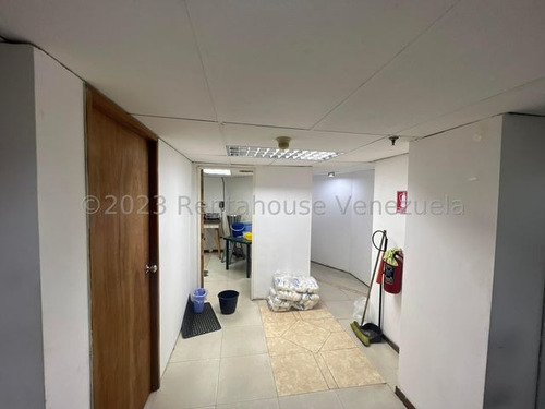 Local Comercial En Venta En Ccct En Chuao - 23-29096 - Cs